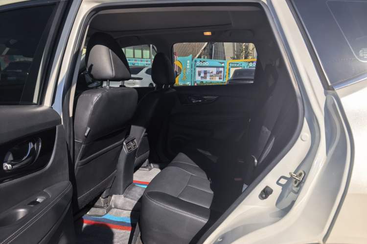 Used Nissan X-Trail 2022 Revised Version 2.0L Two-Wheel Drive Smart Connect Premium Edition Interior 4