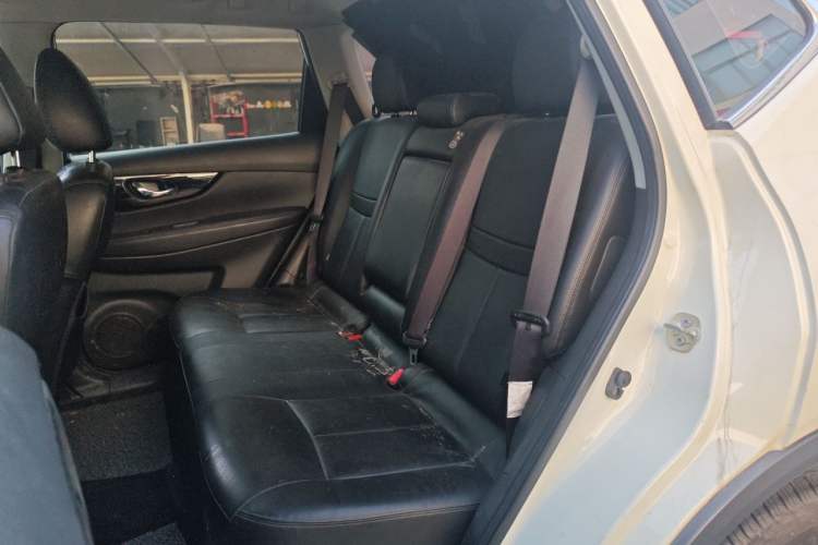 Used Nissan X-Trail 2022 2.0L Two-Wheel Drive Smart Connect & Comfort Edition Interior 4
