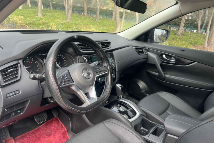 Used Nissan X-Trail 2022 Revised Version 2.0L Two-Wheel Drive Smart Connect Premium Edition Interior 4