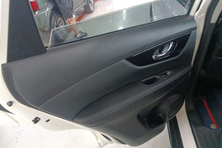Used Nissan X-Trail 2022 2.0L Two-Wheel Drive Smart Connect & Comfort Edition Interior 5