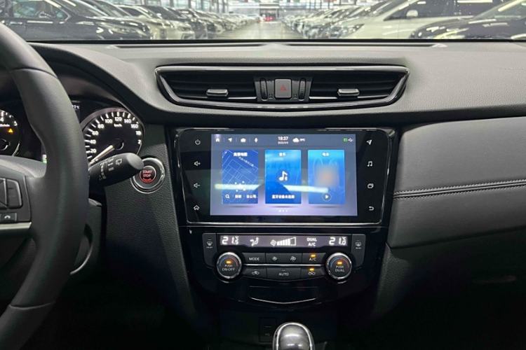 Used Nissan X-Trail 2022 Revised Version 2.0L Two-Wheel Drive Smart Connect & Comfort Edition Interior 5