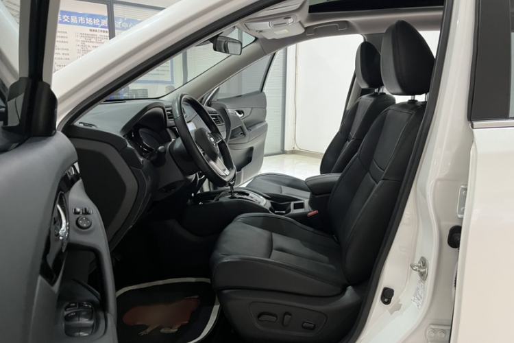 Used Nissan X-Trail 2022 2.0L Two-Wheel Drive Smart Connect & Comfort Edition Interior 5