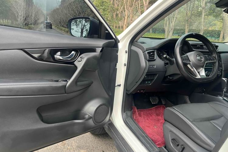 Used Nissan X-Trail 2022 Revised Version 2.0L Two-Wheel Drive Smart Connect Premium Edition Interior 5