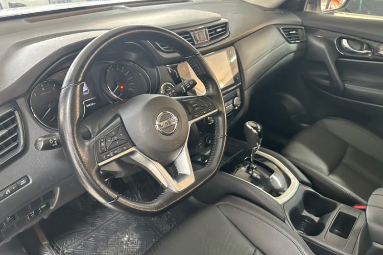 Used Nissan X-Trail 2022 2.0L Two-Wheel Drive Smart Connect Premium Edition Interior 5