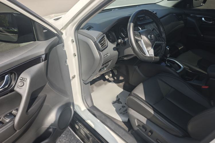 Used Nissan X-Trail 2022 Revised Version 2.0L Two-Wheel Drive Smart Connect & Comfort Edition Interior 6
