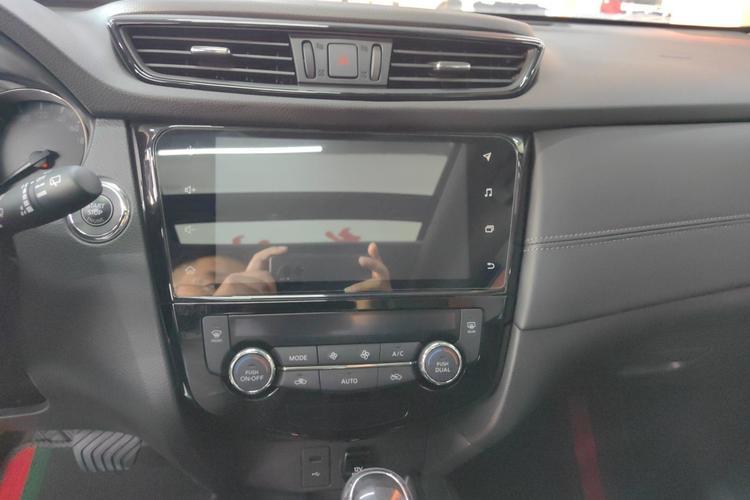 Used Nissan X-Trail 2022 Revised Version 2.0L Two-Wheel Drive Smart Connect & Comfort Edition Interior 6