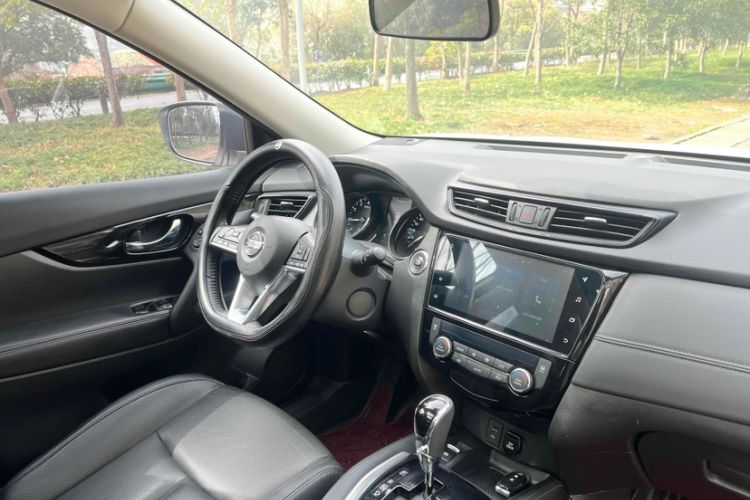 Used Nissan X-Trail 2022 Revised Version 2.0L Two-Wheel Drive Smart Connect Premium Edition Interior 6