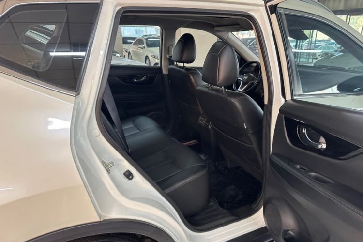 Used Nissan X-Trail 2022 2.0L Two-Wheel Drive Smart Connect Premium Edition Interior 6