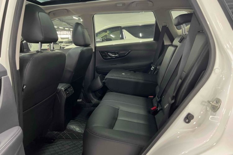 Used Nissan X-Trail 2022 Revised Version 2.0L Two-Wheel Drive Smart Connect & Comfort Edition Interior 8