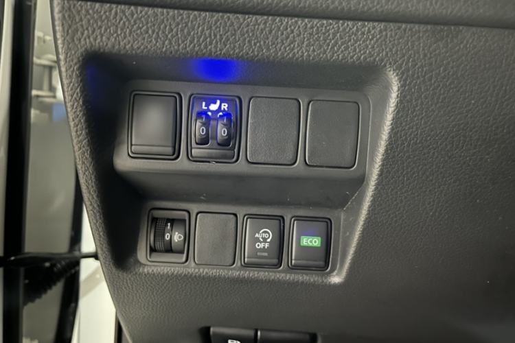 Used Nissan X-Trail 2022 2.0L Two-Wheel Drive Smart Connect & Comfort Edition Interior 8