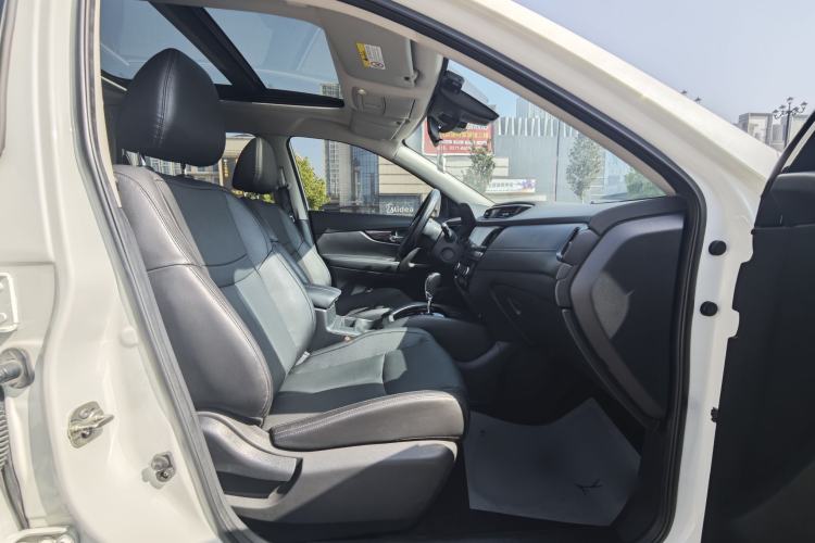 Used Nissan X-Trail 2022 Revised Version 2.0L Two-Wheel Drive Smart Connect & Comfort Edition Interior 9