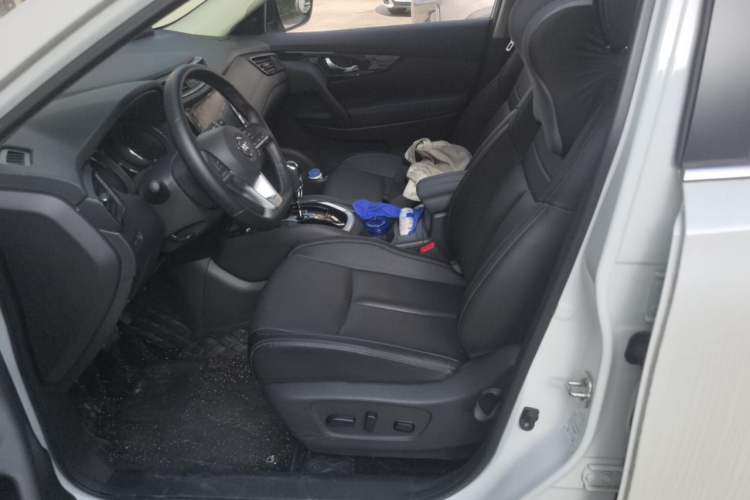 Used Nissan X-Trail 2022 Revised Version 2.0L Two-Wheel Drive Smart Connect Premium Edition Left Front Seat