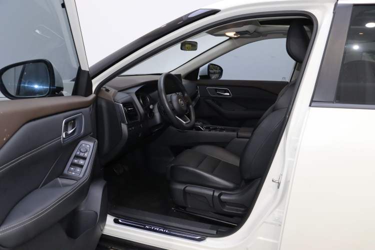 Used Nissan X-Trail 2022 VC-Turbo 300 CVT 2WD Star & Moon Limited Edition Left Front Seat