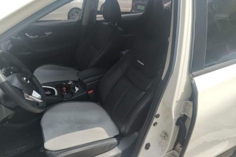 Used Nissan X-Trail 2022 Revised Version 2.0L Two-Wheel Drive Smart Connect Premium Edition Left Front Seat