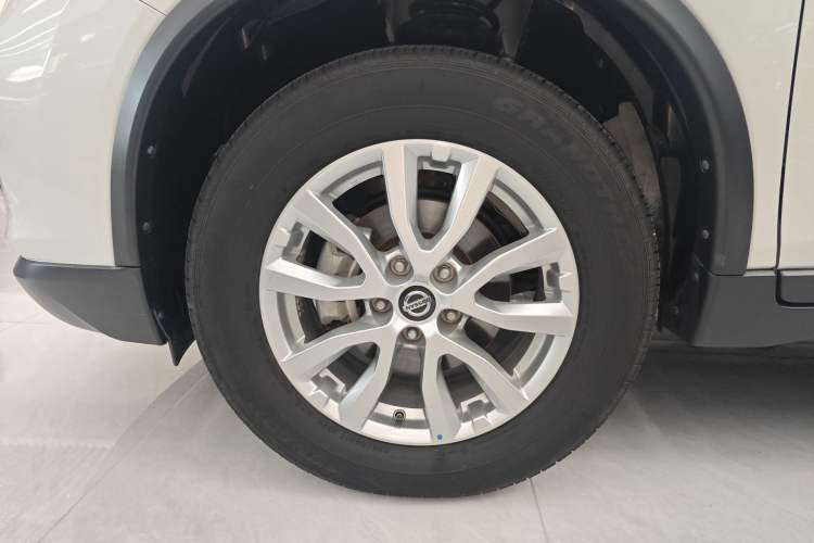 Used Nissan X-Trail 2022 2.0L Two-Wheel Drive Smart Connect & Comfort Edition Left Front Wheel Hub