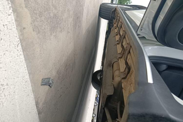 Used Nissan X-Trail 2022 2.0L Two-Wheel Drive Smart Connect & Comfort Edition Left Side Sill
