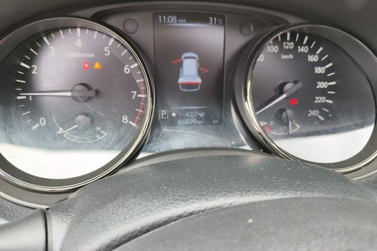 Used Nissan X-Trail 2022 Revised Version 2.0L Two-Wheel Drive Smart Connect Premium Edition Odometer Close Up