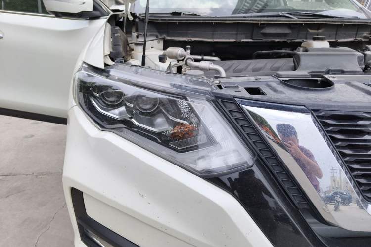 Used Nissan X-Trail 2022 Revised Version 2.0L Two-Wheel Drive Smart Connect Premium Edition Right Front Headlight