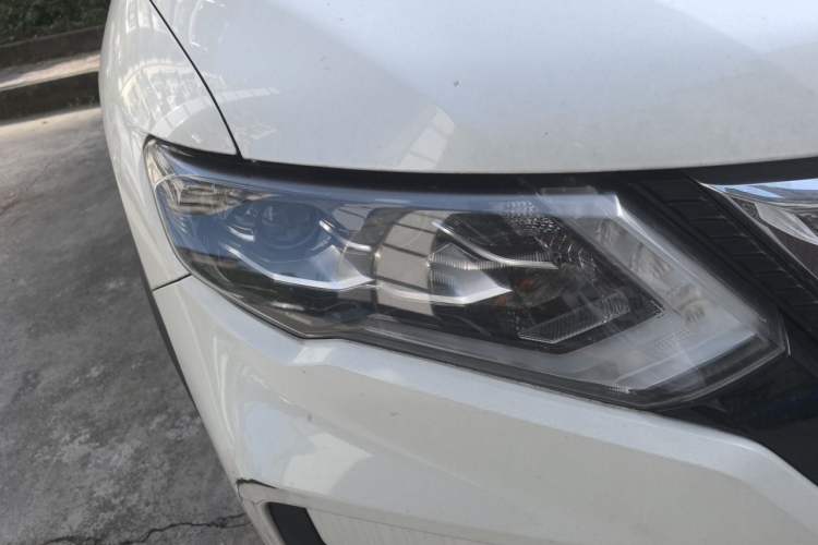 Used Nissan X-Trail 2022 Revised Version 2.0L Two-Wheel Drive Smart Connect Premium Edition Right Front Headlight