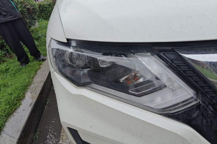 Used Nissan X-Trail 2022 2.0L Two-Wheel Drive Smart Connect & Comfort Edition Right Front Headlight