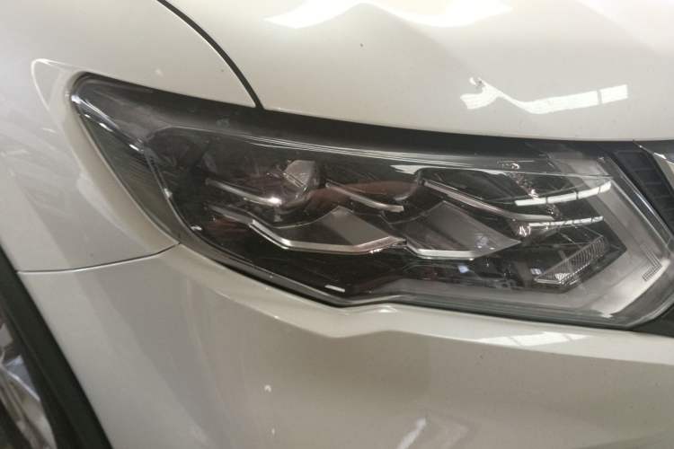 Used Nissan X-Trail 2022 2.0L Two-Wheel Drive Smart Connect Premium Edition Right Front Headlight