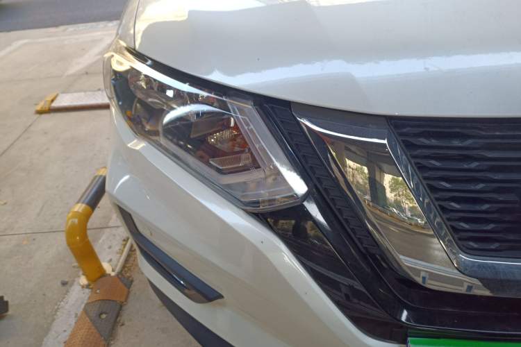 Used Nissan X-Trail 2022 Revised Version 2.0L Two-Wheel Drive Smart Connect & Comfort Edition Right Front Headlight