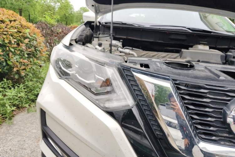 Used Nissan X-Trail 2022 Revised Version 2.0L Two-Wheel Drive Smart Connect Premium Edition Right Front Headlight