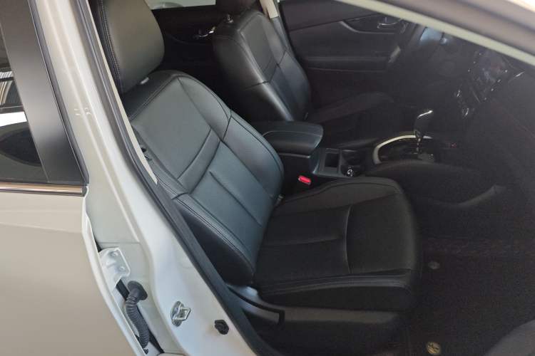 Used Nissan X-Trail 2022 2.0L Two-Wheel Drive Smart Connect & Comfort Edition Right Front Seat