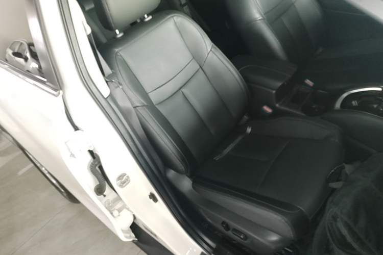 Used Nissan X-Trail 2022 2.0L Two-Wheel Drive Smart Connect Premium Edition Right Front Seat