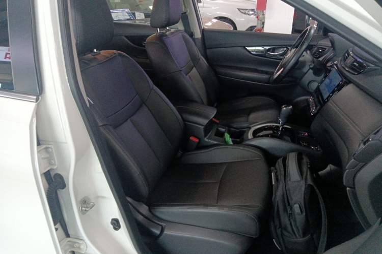 Used Nissan X-Trail 2022 2.0L Two-Wheel Drive Smart Connect & Comfort Edition Right Front Seat