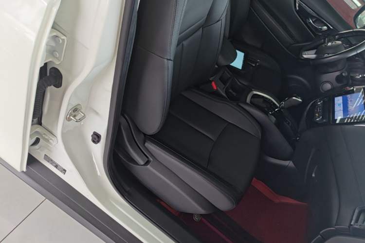 Used Nissan X-Trail 2022 2.0L Two-Wheel Drive Smart Connect & Comfort Edition Right Front Seat