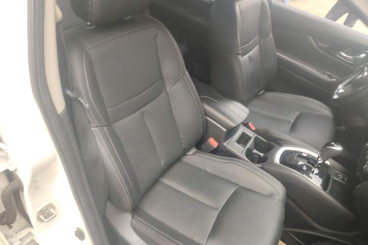 Used Nissan X-Trail 2022 2.0L Two-Wheel Drive Smart Connect Premium Edition Right Front Seat