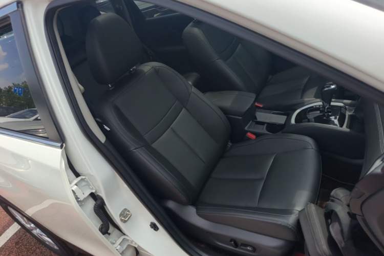 Used Nissan X-Trail 2022 2.0L Two-Wheel Drive Smart Connect Premium Edition Right Front Seat