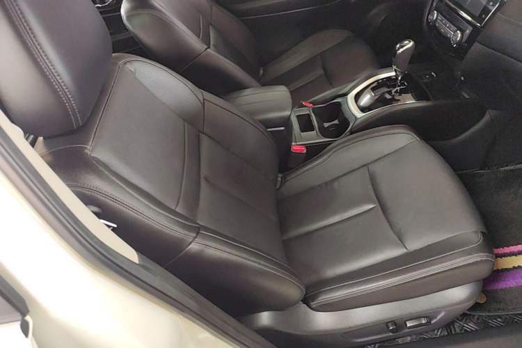 Used Nissan X-Trail 2022 2.0L Two-Wheel Drive Smart Connect Premium Edition Right Front Seat