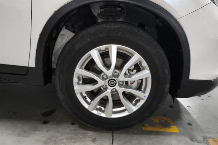 Used Nissan X-Trail 2022 2.0L Two-Wheel Drive Smart Connect & Comfort Edition Right Front Wheel Hub