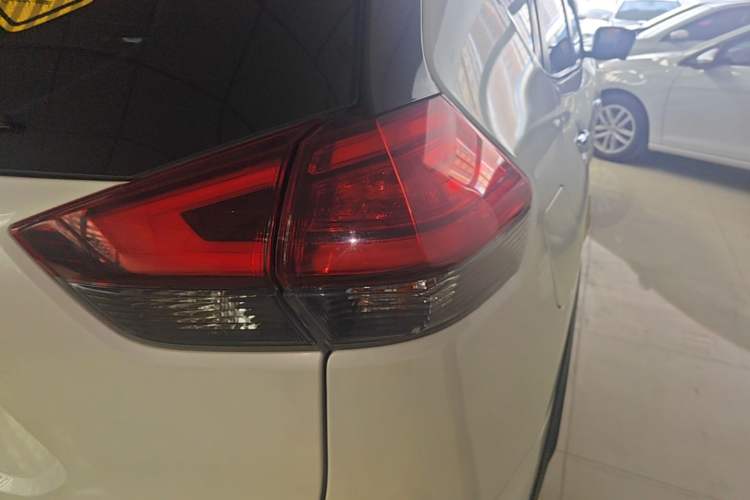 Used Nissan X-Trail 2022 Revised Version 2.0L Two-Wheel Drive Smart Connect Premium Edition Right Rear Taillight