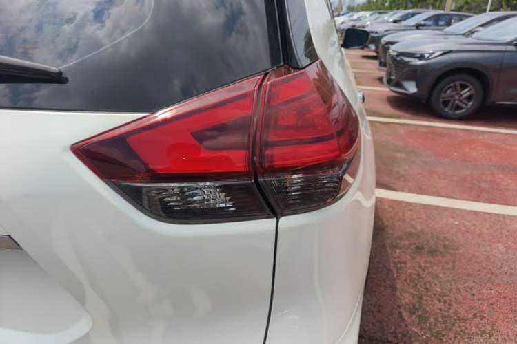 Used Nissan X-Trail 2022 2.0L Two-Wheel Drive Smart Connect Premium Edition Right Rear Taillight
