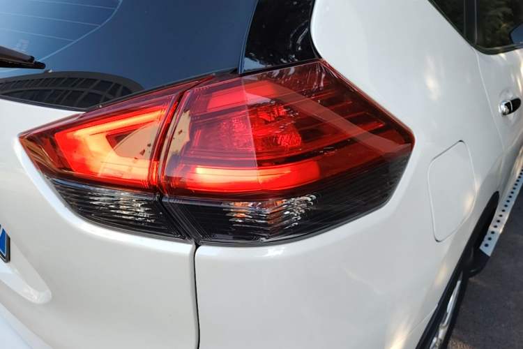Used Nissan X-Trail 2022 2.0L Two-Wheel Drive Smart Connect & Comfort Edition Right Rear Taillight