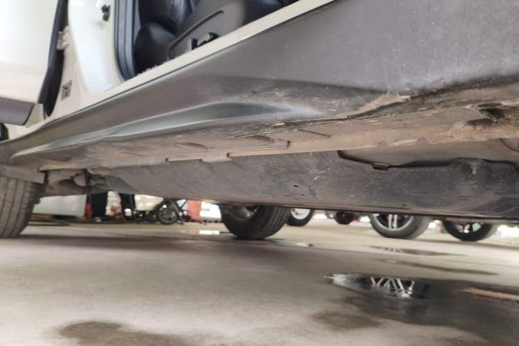 Used Nissan X-Trail 2022 2.0L Two-Wheel Drive Smart Connect Premium Edition Right Side Sill