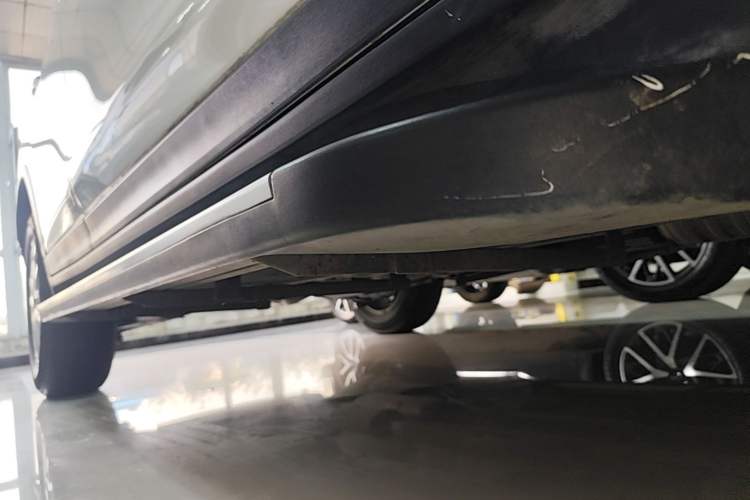 Used Nissan X-Trail 2022 2.0L Two-Wheel Drive Smart Connect Premium Edition Right Side Sill