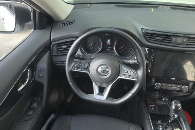 Used Nissan X-Trail 2022 Revised Version 2.0L Two-Wheel Drive Smart Connect Premium Edition Steering Wheel
