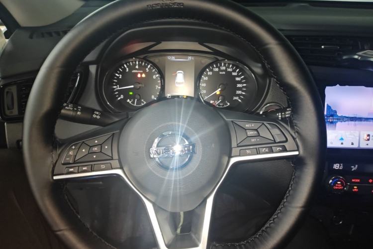 Used Nissan X-Trail 2022 Revised Version 2.0L Two-Wheel Drive Smart Connect Premium Edition Steering Wheel