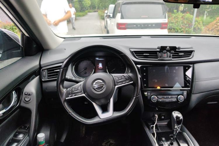 Used Nissan X-Trail 2022 Revised Version 2.0L Two-Wheel Drive Smart Connect Premium Edition Steering Wheel
