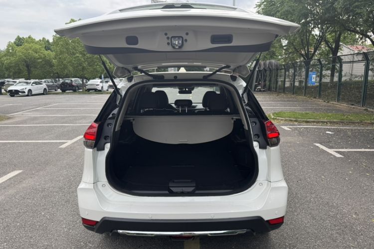 Used Nissan X-Trail 2022 Revised Version 2.0L Two-Wheel Drive Smart Connect & Comfort Edition Trunk