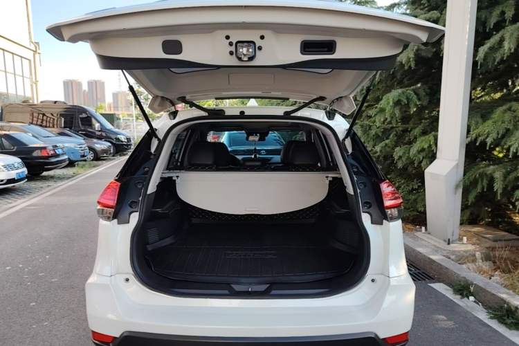 Used Nissan X-Trail 2022 2.0L Two-Wheel Drive Smart Connect & Comfort Edition Trunk