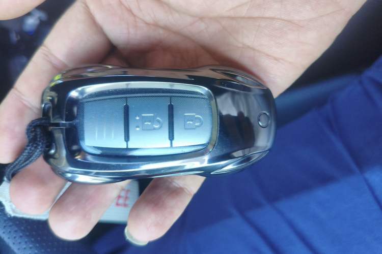 Used Nissan X-Trail 2022 2.0L Two-Wheel Drive Smart Connect Premium Edition Vehicle Key