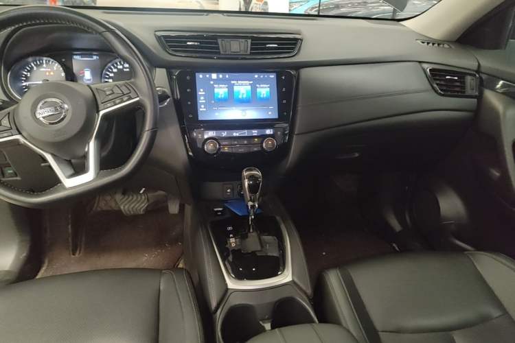 Used Nissan X-Trail 2023 Classic 2.0L Two-Wheel Drive Smart Connect Premium Edition Audio And AC Panel