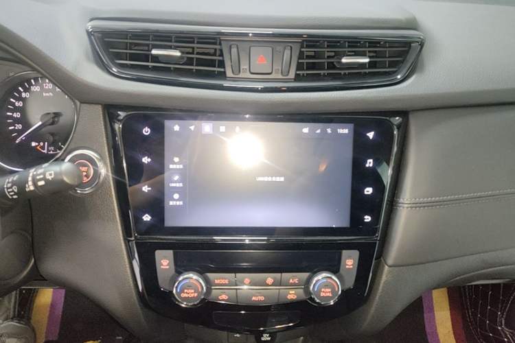 Used Nissan X-Trail 2023 Classic 2.0L Two-Wheel Drive Smart Connect Premium Edition Audio And AC Panel