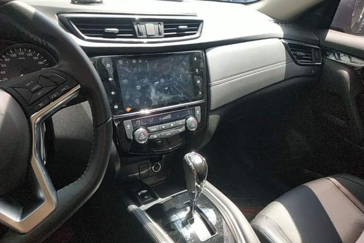 Used Nissan X-Trail 2023 Classic 2.0L Two-Wheel Drive Smart Connect & Comfort Edition Audio And AC Panel