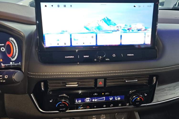 Used Nissan X-Trail 2023 e-POWER Ultra-Hybrid Dual-Motor All-Wheel-Drive Supreme Edition Audio And AC Panel